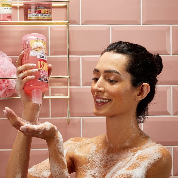 Soap & Glory Simply The Boost Hydrating Body Wash - Picture 4 of 4